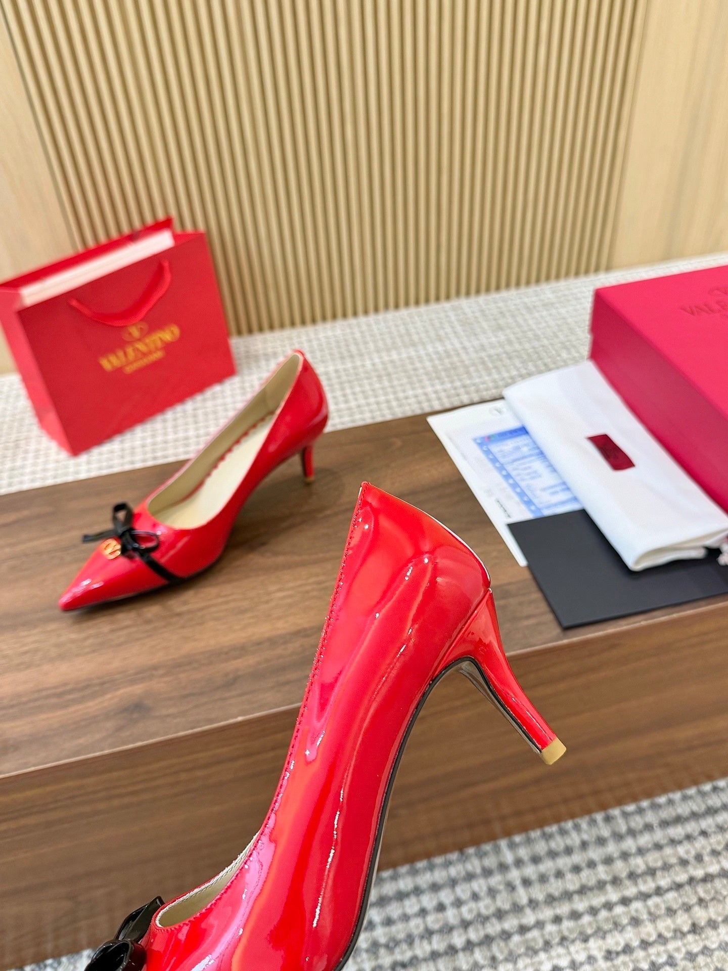 Valentino Women's Pointed Toe Bow High Heels Luxury Patent Leather Pumps