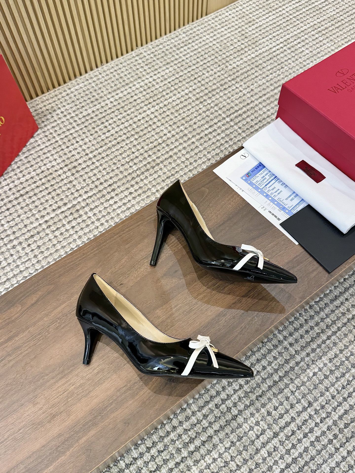 Valentino Women's Pointed Toe Bow High Heels Luxury Patent Leather Pumps