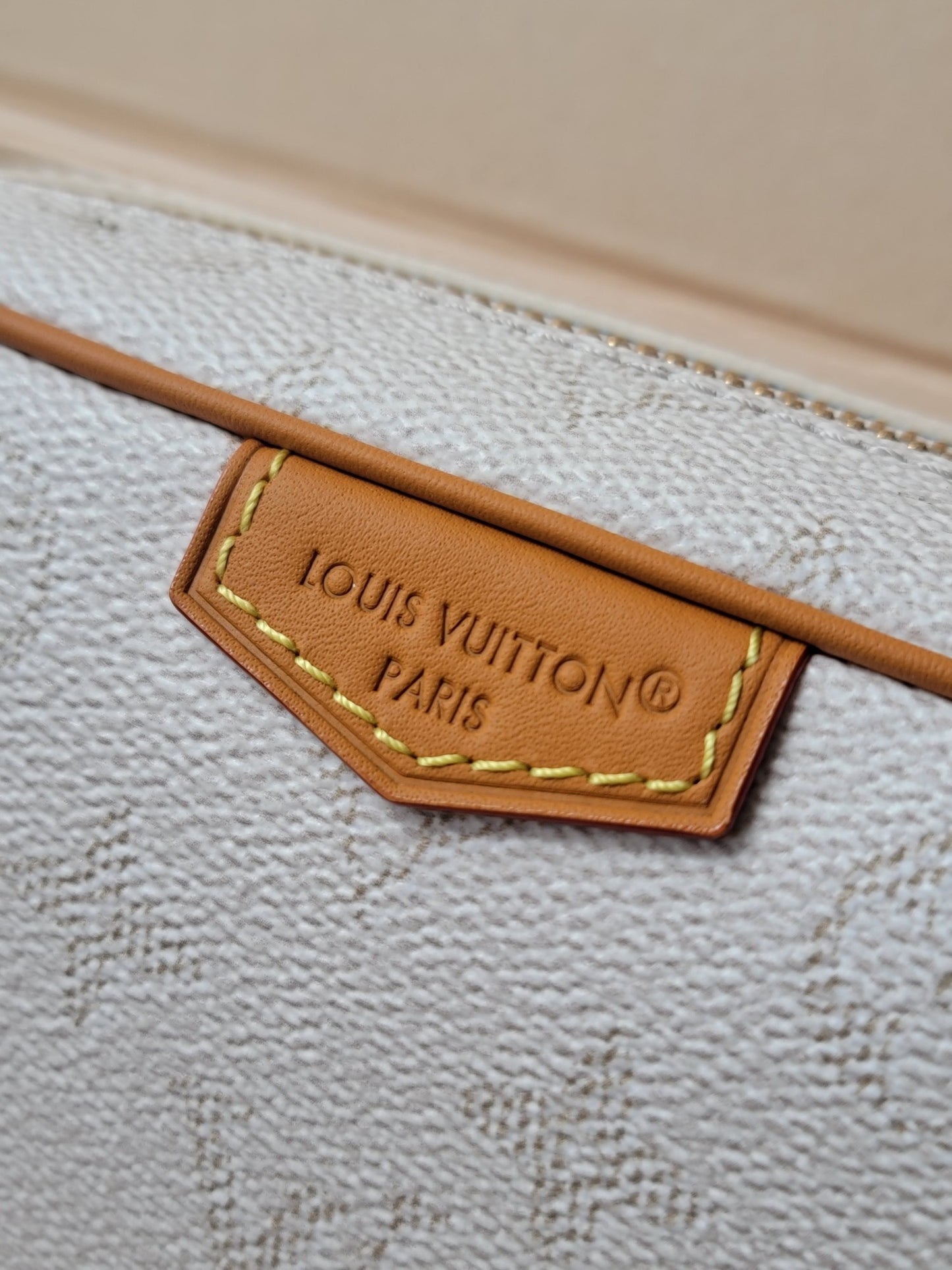 Elegant Louis Vuitton Crossbody Bag In White Monogram Canvas With Brown Trim