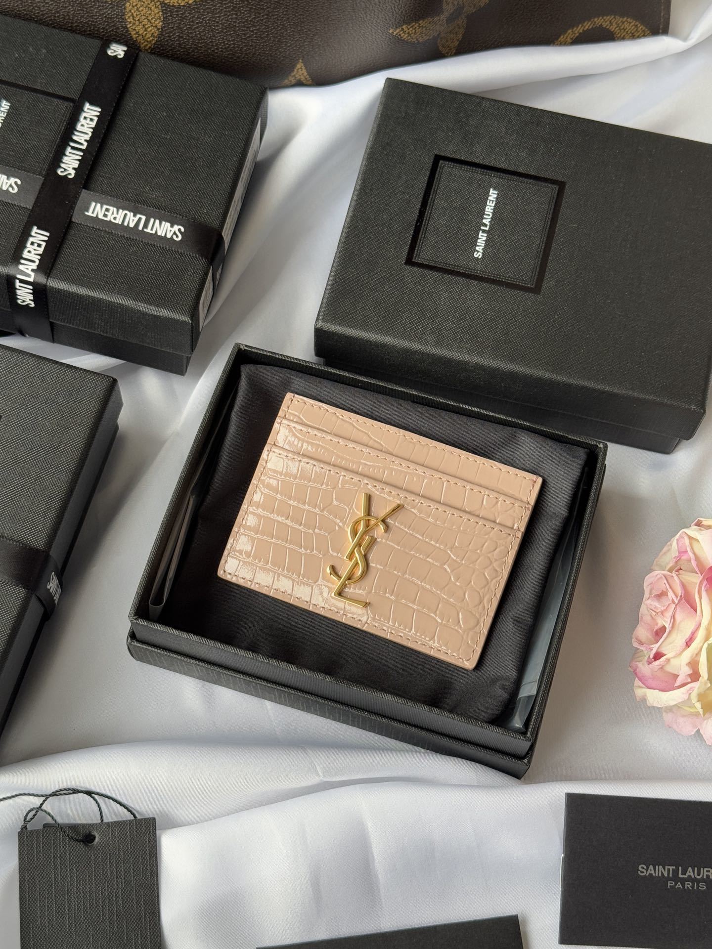 Gorgeous Saint Laurent Croc Embossed Leather Card Holder 423291