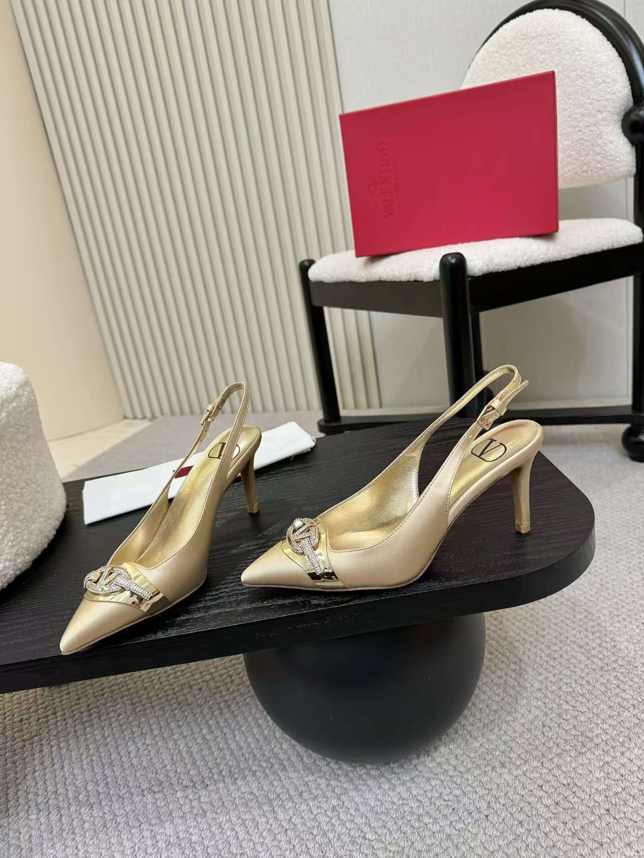 Valentino Women's Pointed Toe Bow High Heels Luxury Patent Leather Pumps