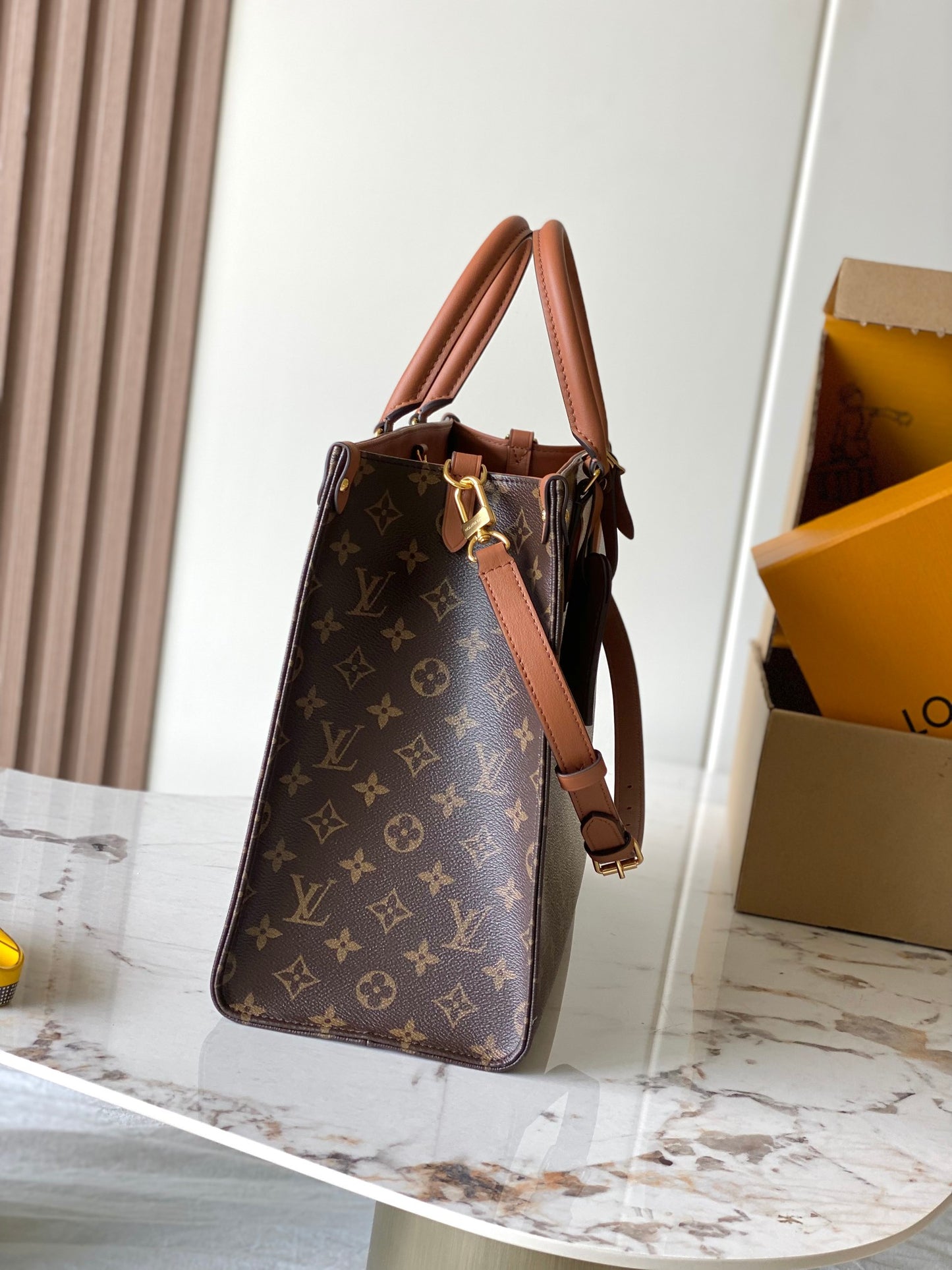 Elegant Louis Vuitton Monogram Canvas Handbag With Leather Accents For Sophisticated Style