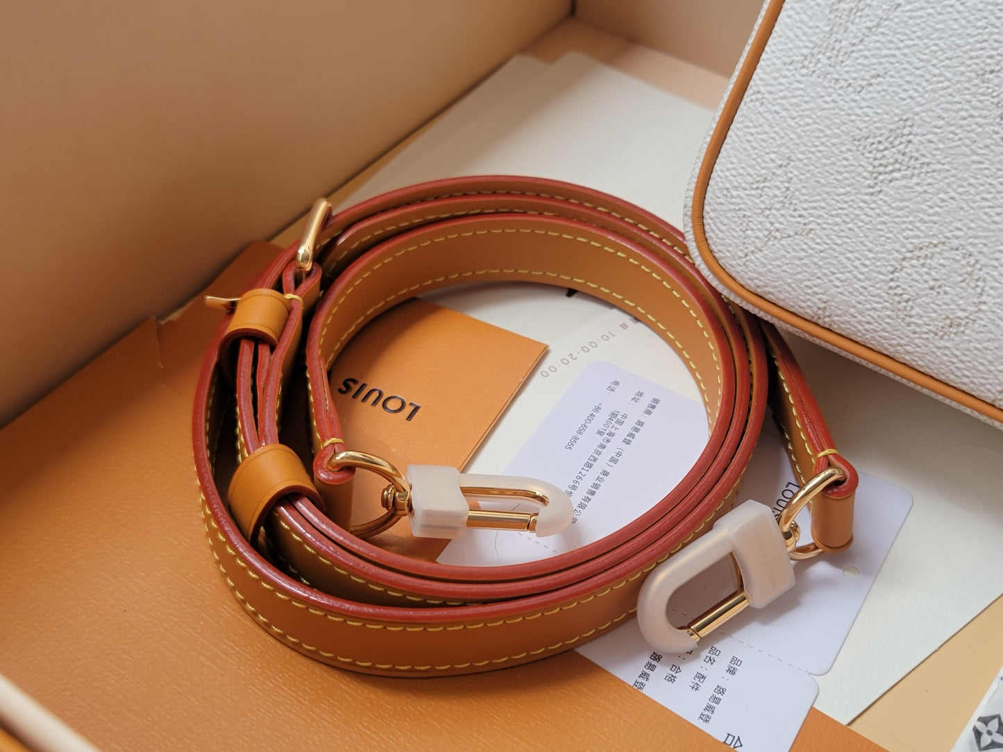 Elegant Louis Vuitton Crossbody Bag In White Monogram Canvas With Brown Trim