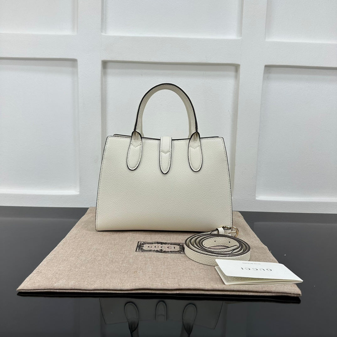 Gucci White Pebbled Leather Top Handle Bag With Silver Tone Hardware And Detachable Strap 795349