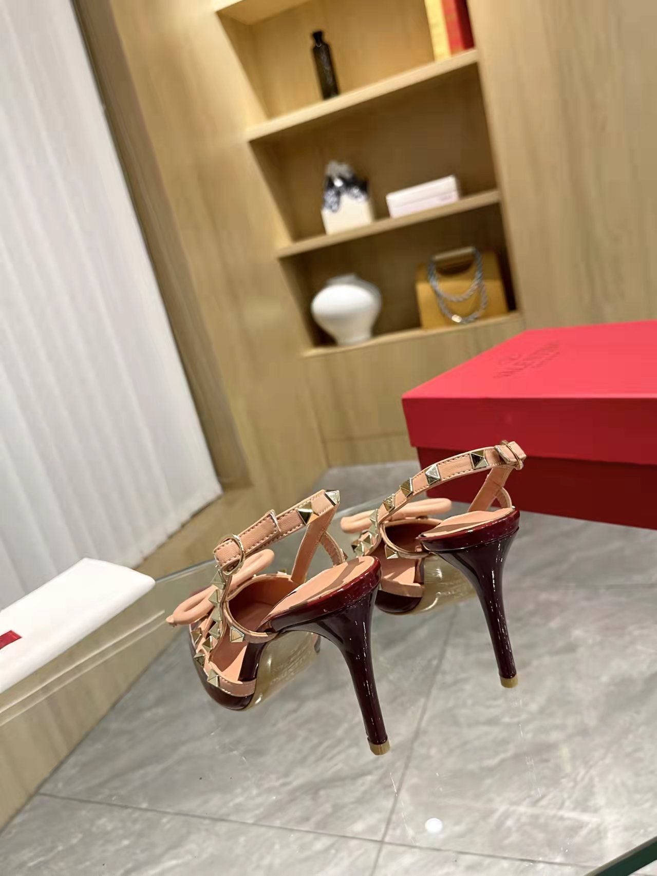 Valentino Women's Pointed Toe Bow High Heels Luxury Patent Leather Pumps