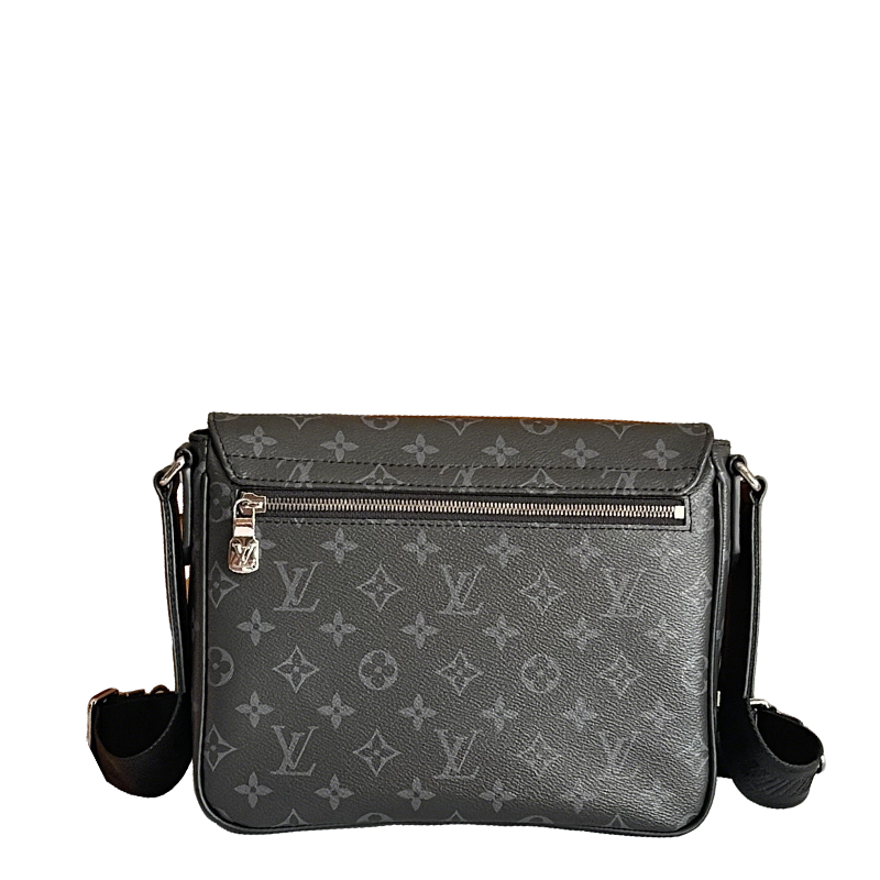 Chic Louis Vuitton Monogram Canvas Messenger Bag for Fashion - Forward Daily Looks M46255