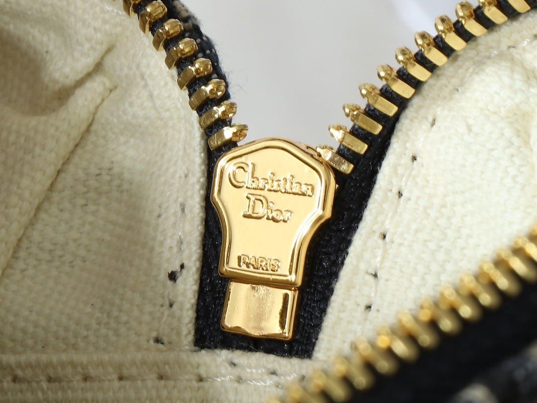 Stylish Dior D-Vibe Handbag With Signature Oblique Pattern And Gold - Tone Hardware M1340