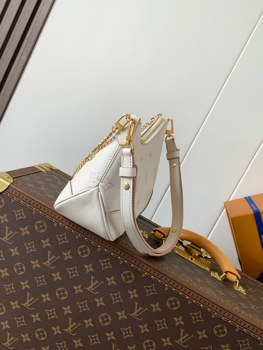 Elegant Louis Vuitton White Hobo Bag With Gold Chain And Monogram Patterns