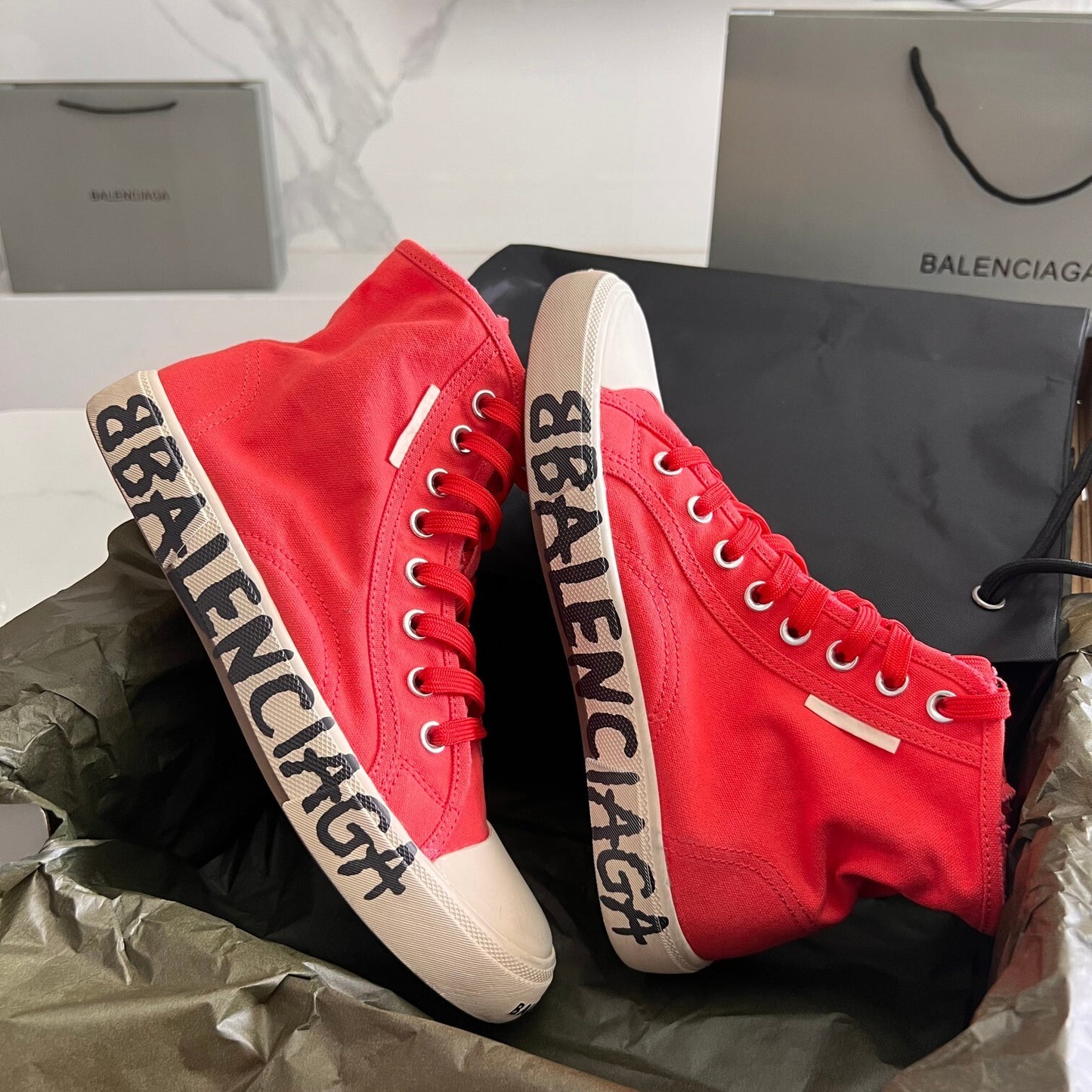 Balenciaga Unisex Red High-Top Canvas Sneakers with Brand Logo Sole for Luxury Street Fashion