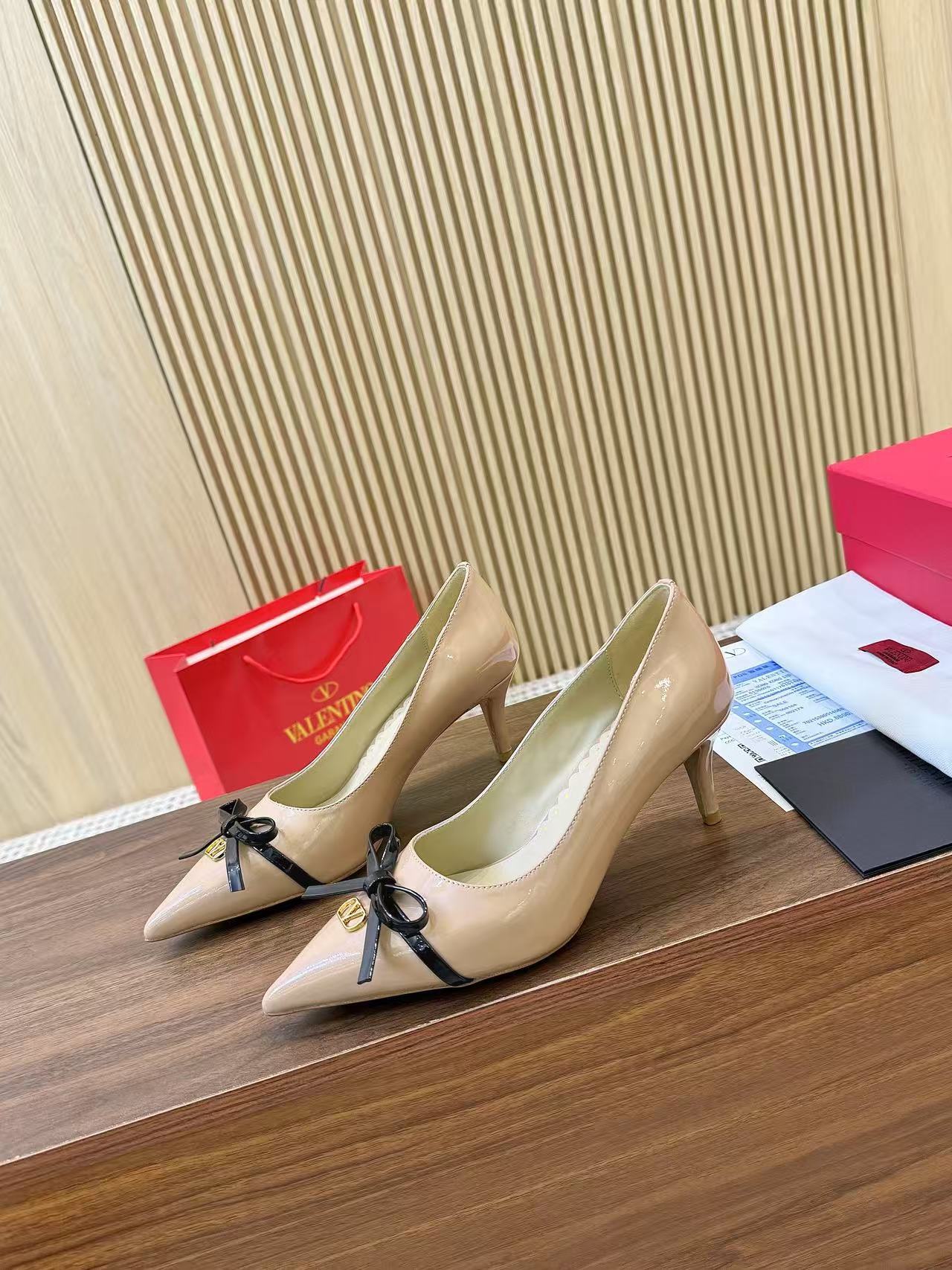 Valentino Women's Pointed Toe Bow High Heels Luxury Patent Leather Pumps