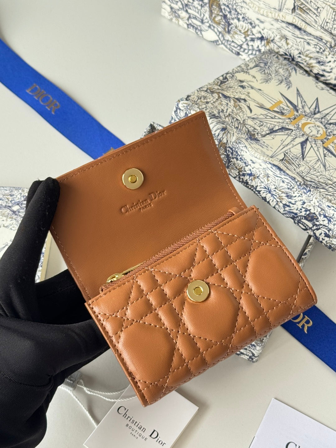 Chic Dior Wallet With Quilted Leather And Gold - Tone Logo Charm S0966ONMJ_M413