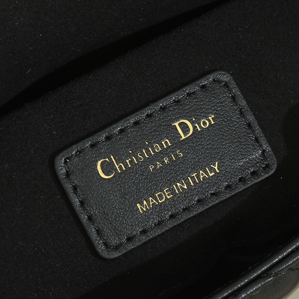 Elegant Black Dior lady d-joy Handbag With Quilted Leather And Gold - Toned Logo Charms M0613O
