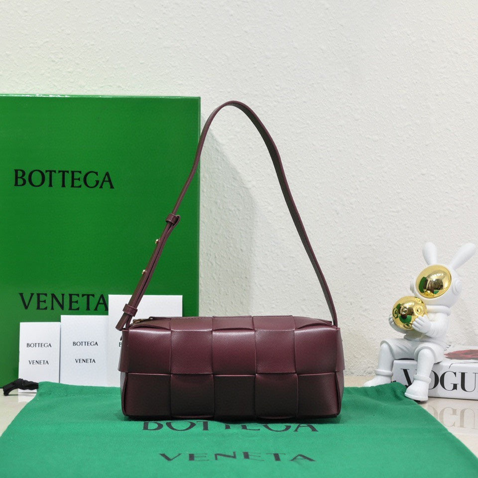 Elegant Bottega Veneta Woven Leather Shoulder Bag For Timeless Fashion Statements Product Code:9305