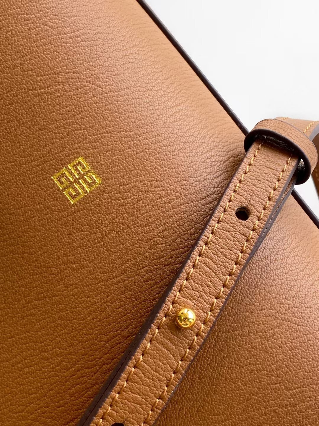 Elegant Givenchy Anyigona Cube Brown Leather Top - Handle Crossbody Bag 1319