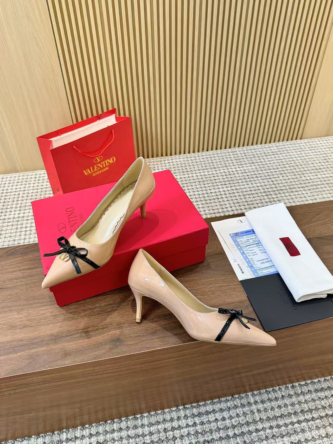 Valentino Women's Pointed Toe Bow High Heels Luxury Patent Leather Pumps