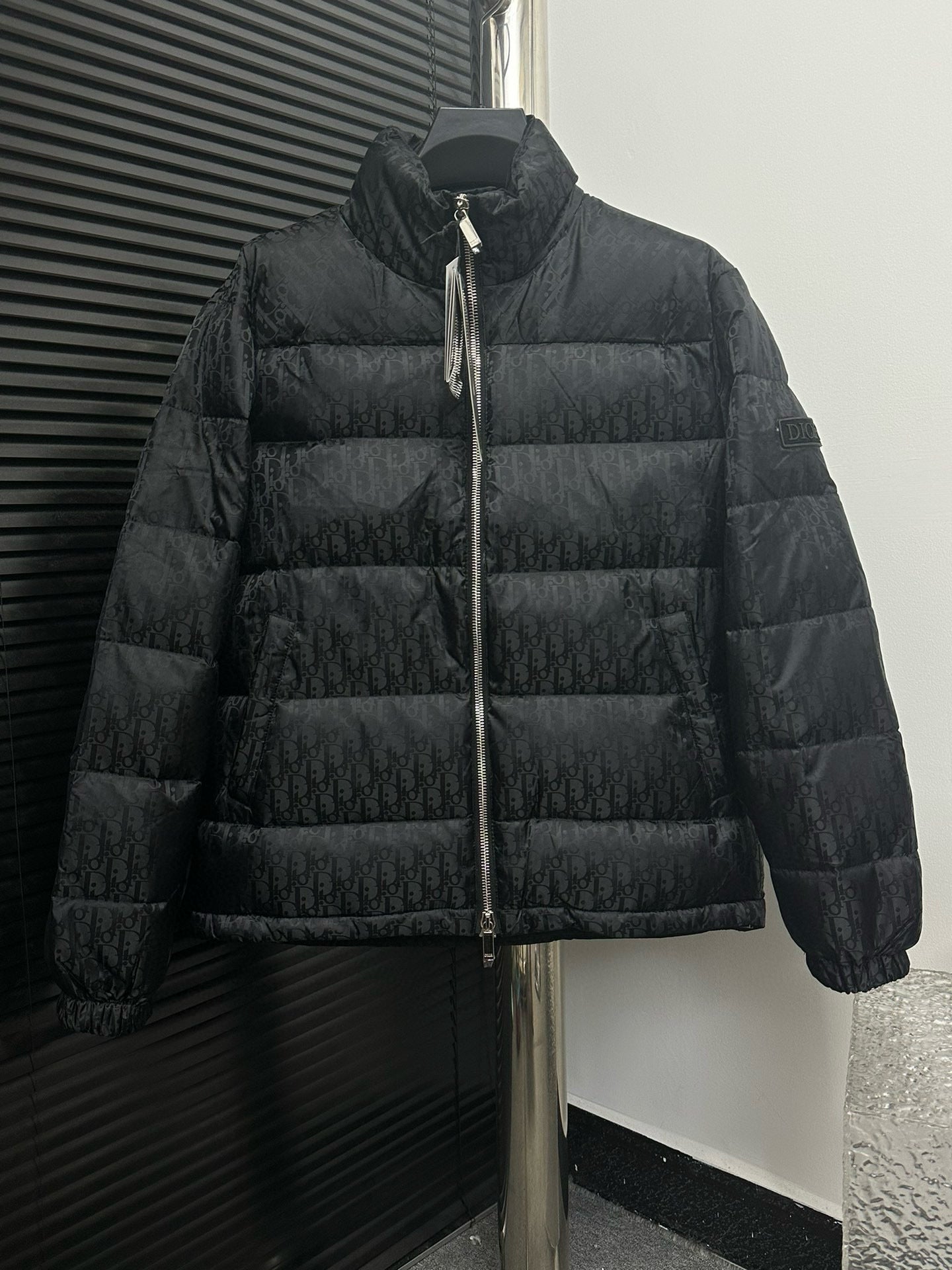Stylish Black Dior Puffer Jacket For Cold - Weather Elegance