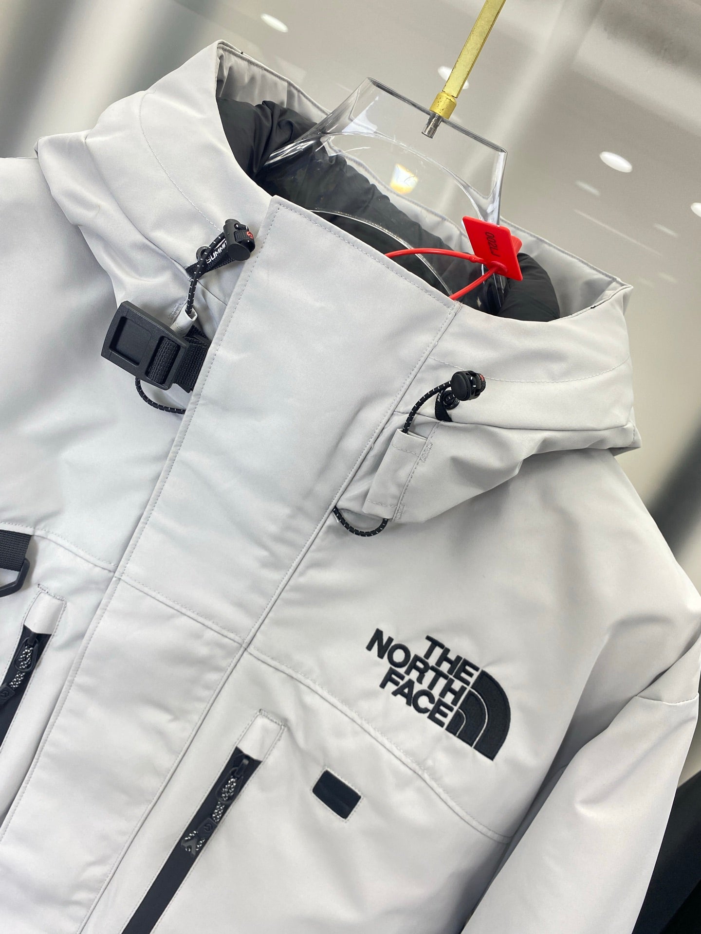 The North Face White Hooded Puffer Jacket Warm Outdoor Winter Coat