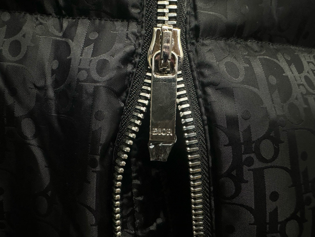 Stylish Black Dior Puffer Jacket For Cold - Weather Elegance