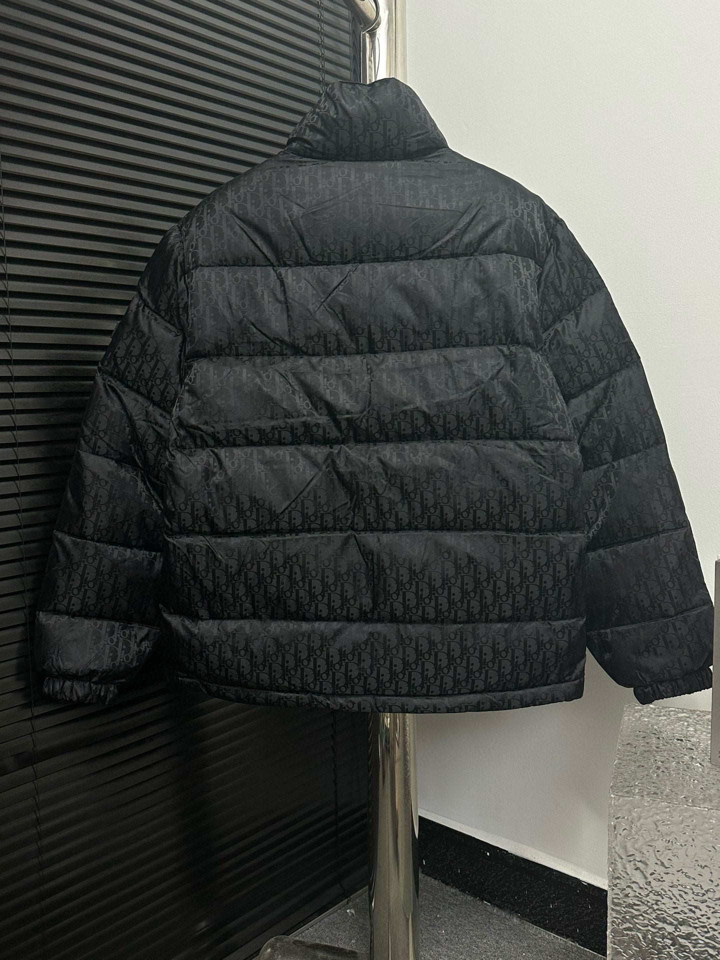 Stylish Black Dior Puffer Jacket For Cold - Weather Elegance