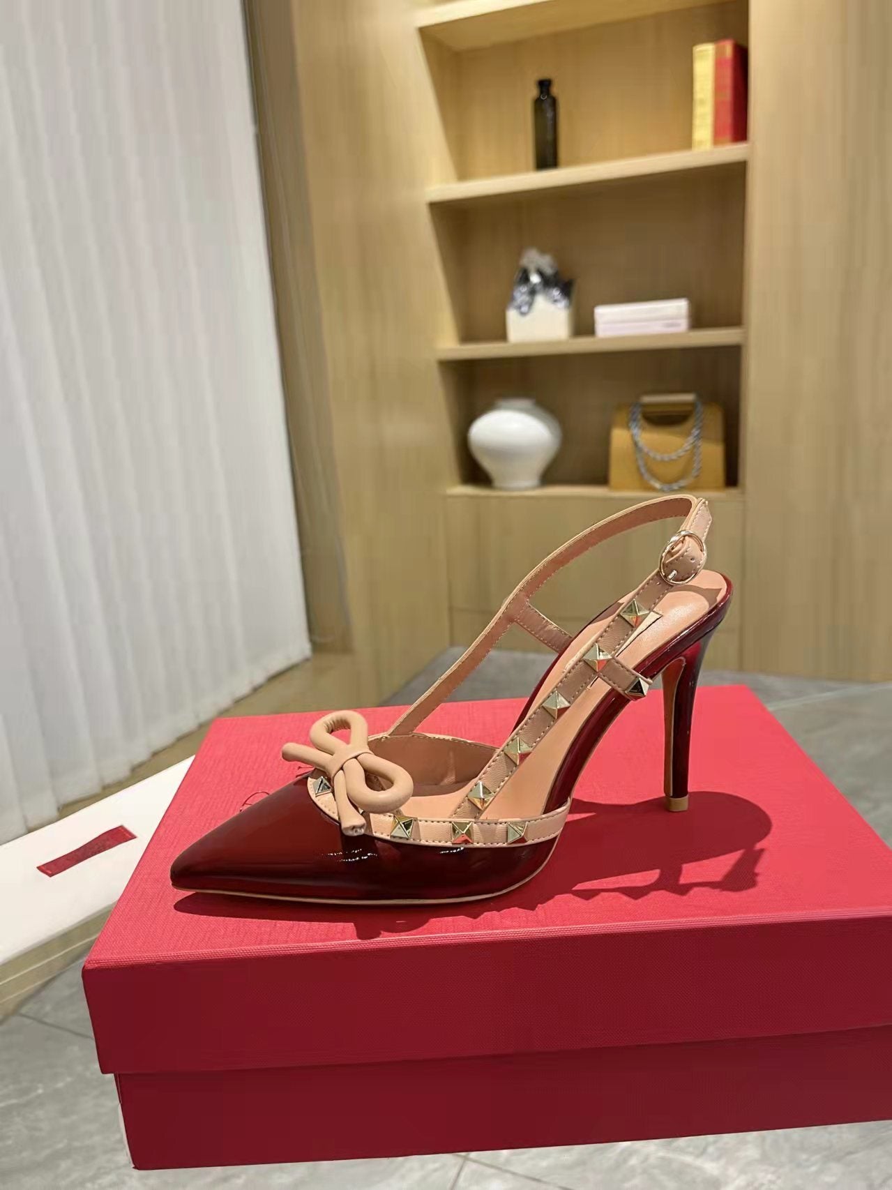 Valentino Women's Pointed Toe Bow High Heels Luxury Patent Leather Pumps