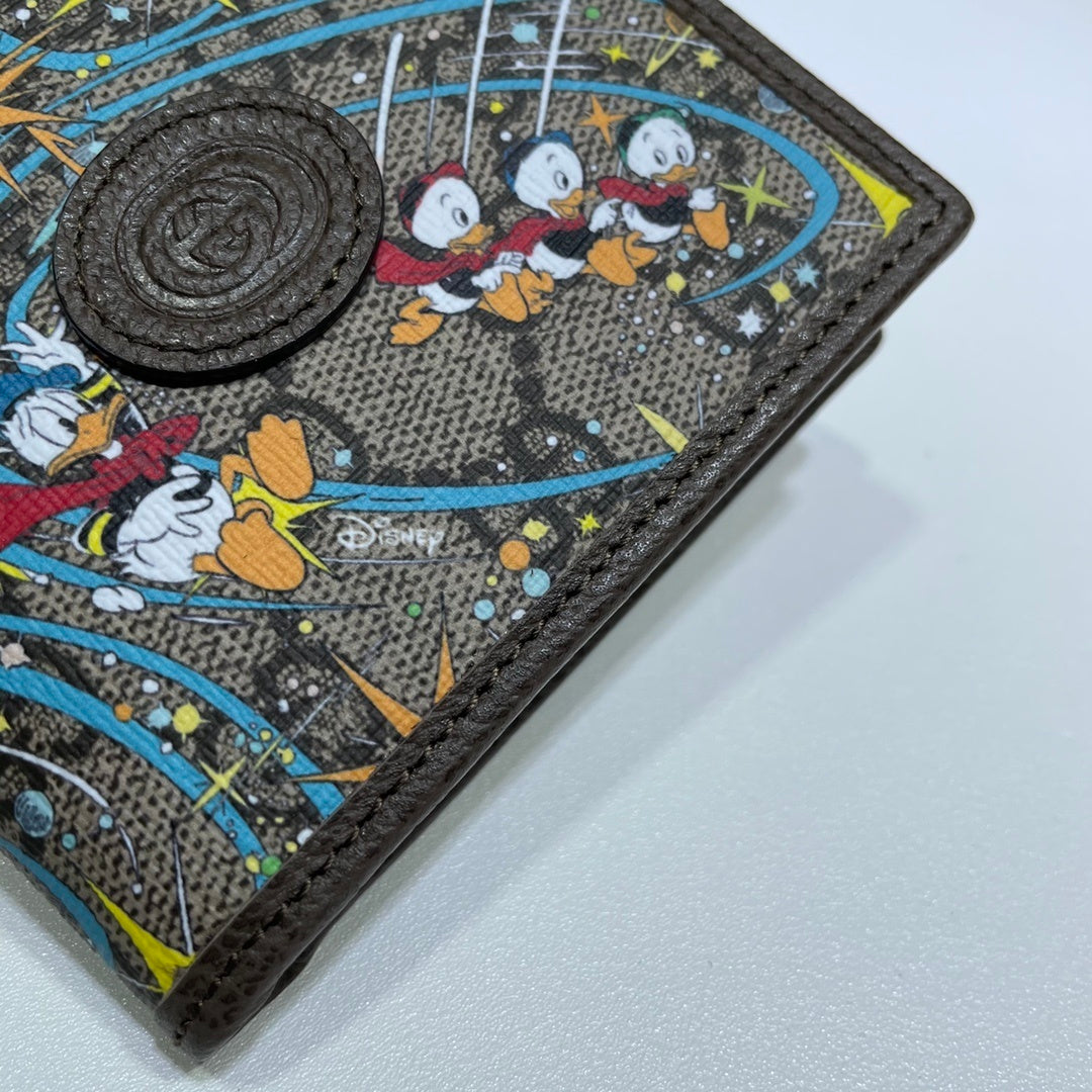 Gucci Wallet With Disney Donald Duck Print And GG Pattern For Fashion Enthusiasts 647937