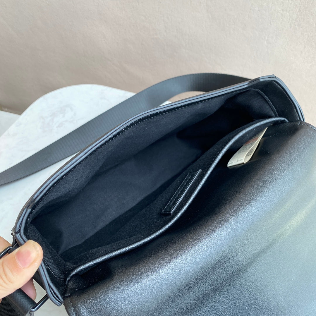 Stylish Burberry Messenger Bag With Iconic TB Monogram For Elevated Everyday And Travel Looks Style No.80697611