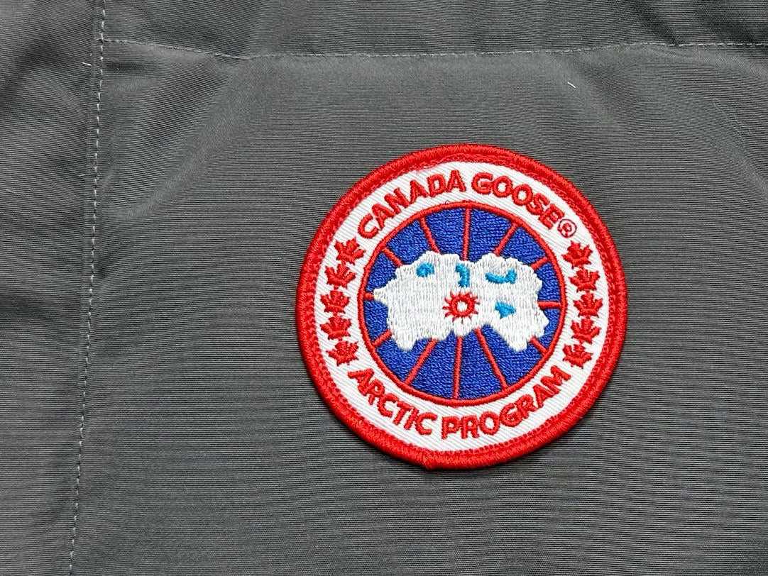 Canada Goose Dark Gray Down Vest: Stylish Warmth For Winter