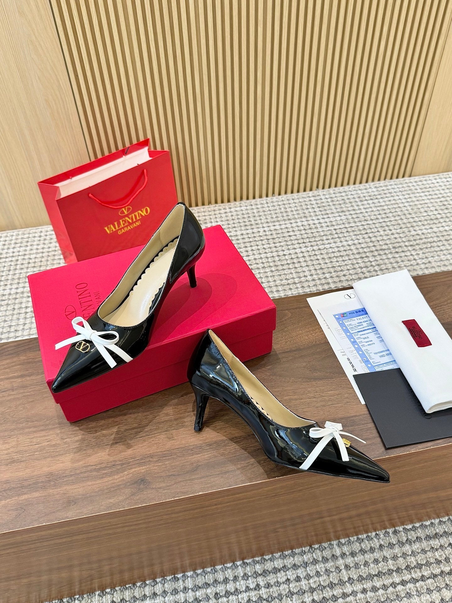 Valentino Women's Pointed Toe Bow High Heels Luxury Patent Leather Pumps