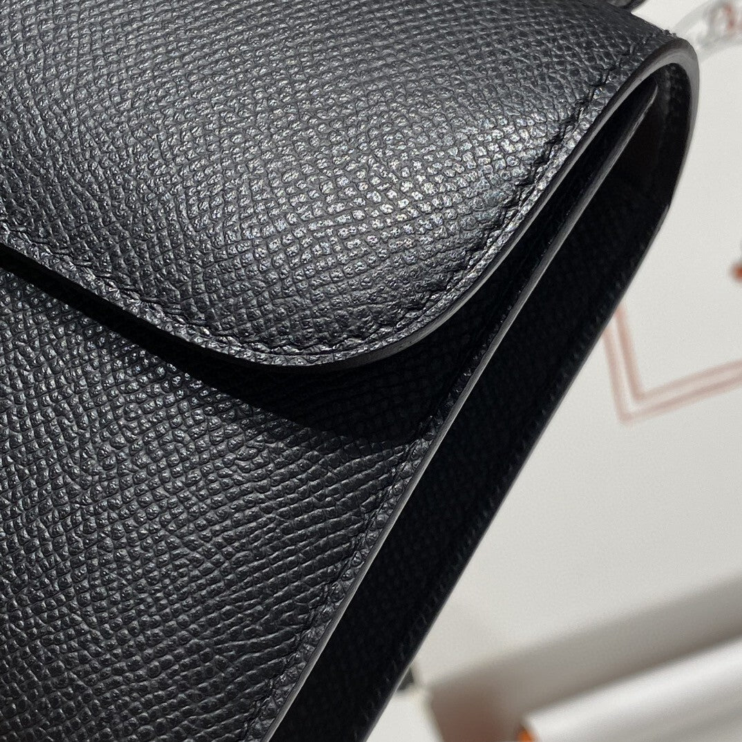 Sophisticated Hermès - Style Black Leather Crossbody Bag with Gold H Buckle p66