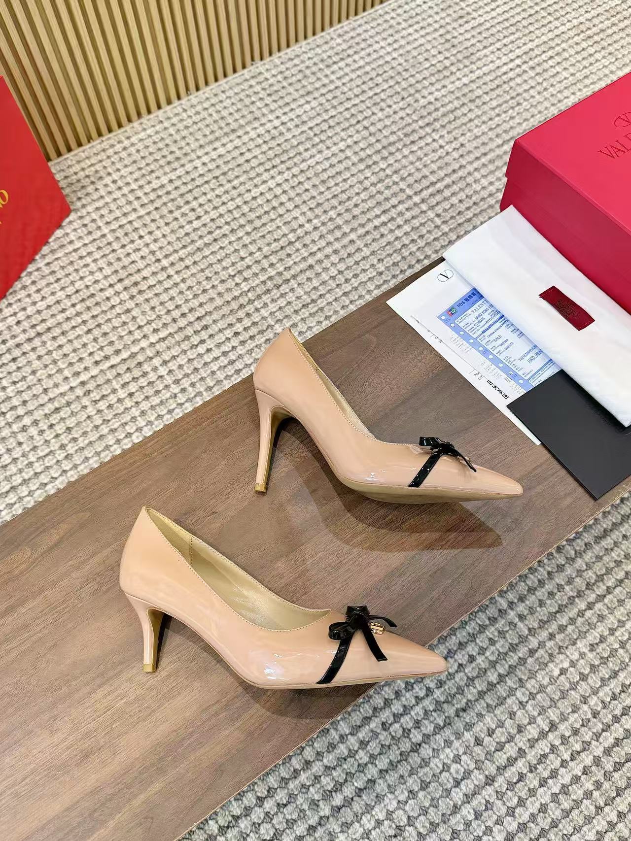 Valentino Women's Pointed Toe Bow High Heels Luxury Patent Leather Pumps