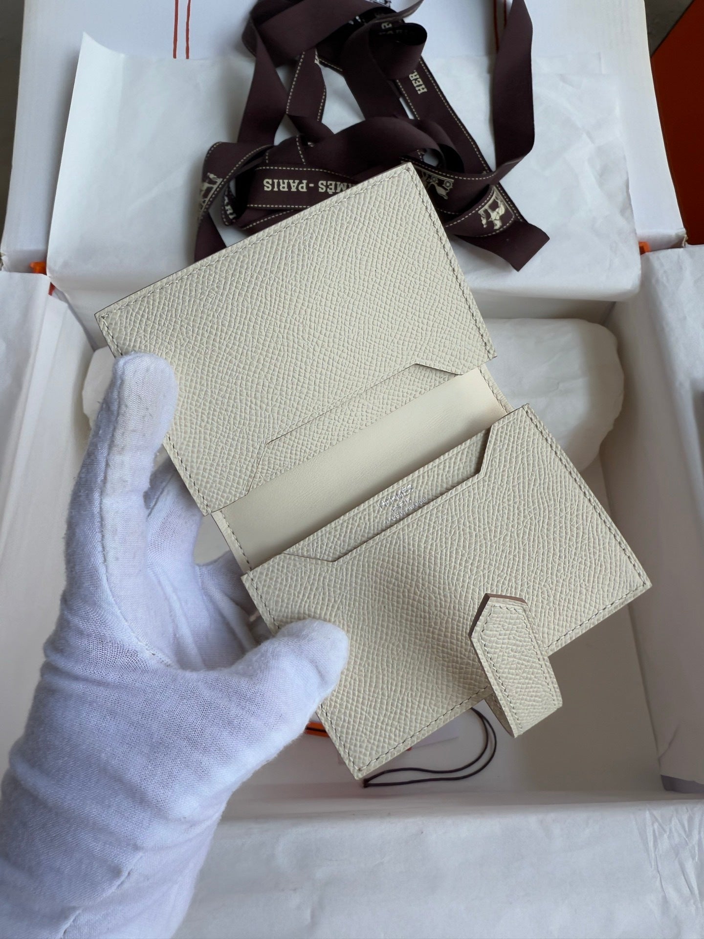 Chic Hermès Inspired Light Beige Leather Wallet with Iconic H Buckle in Gift Box 105-2