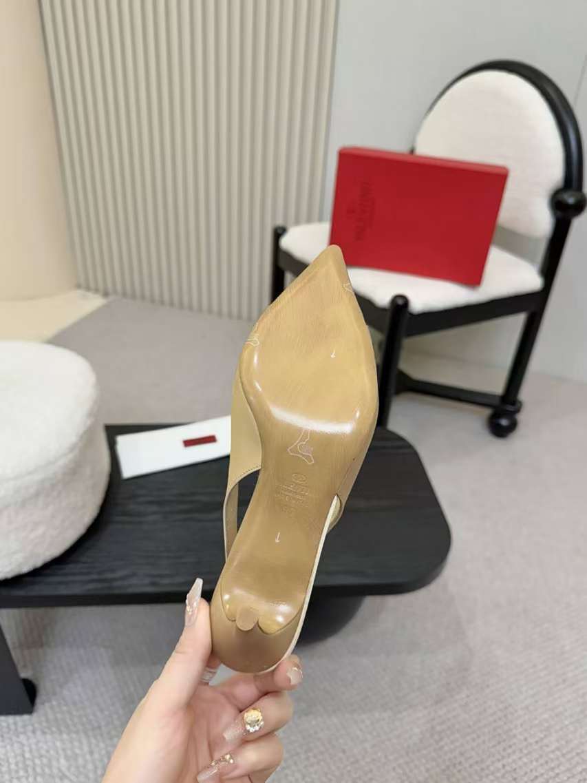 Valentino Women's Pointed Toe Bow High Heels Luxury Patent Leather Pumps