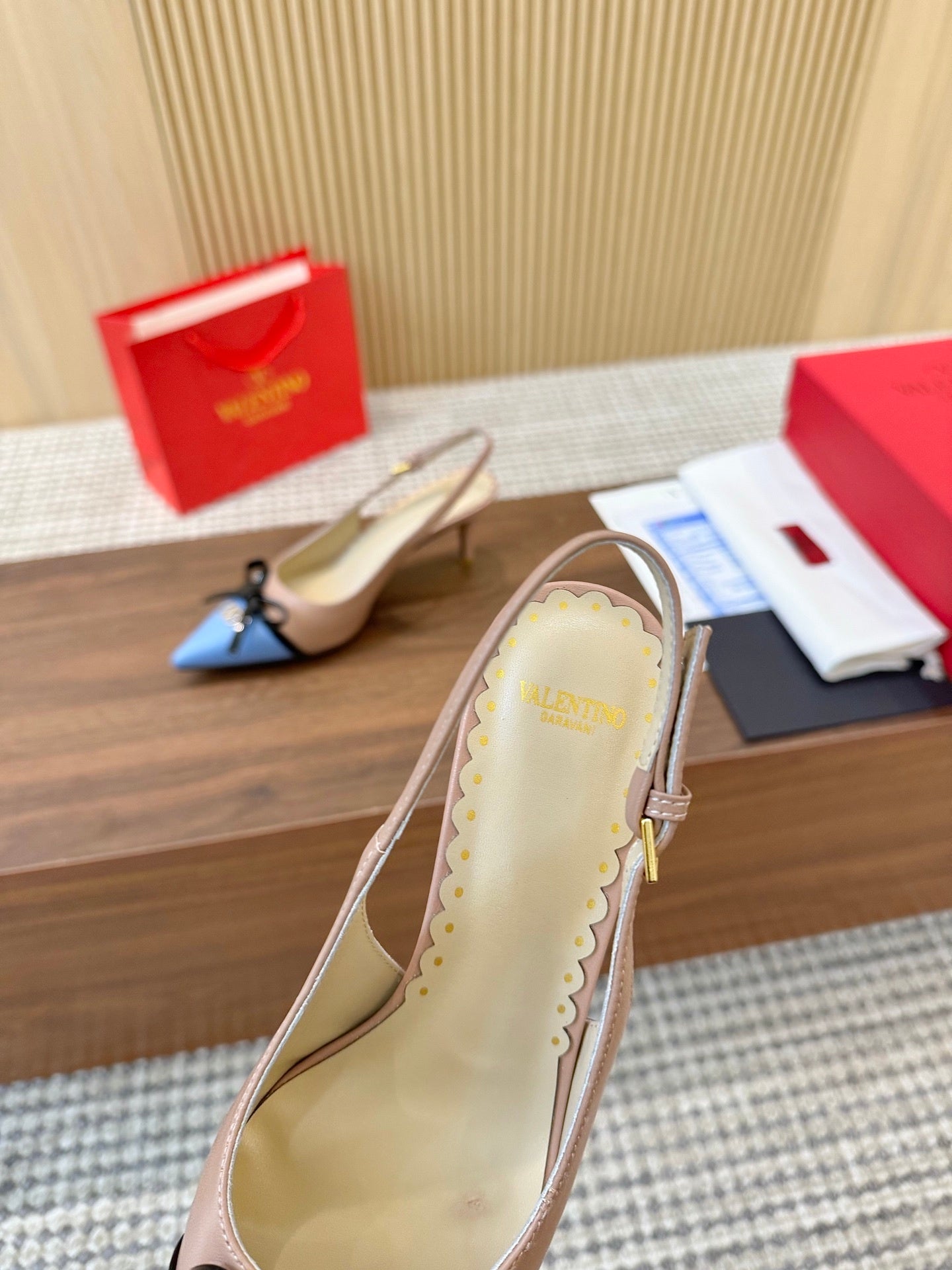 Valentino Women's Pointed Toe Bow High Heels Luxury Patent Leather Pumps
