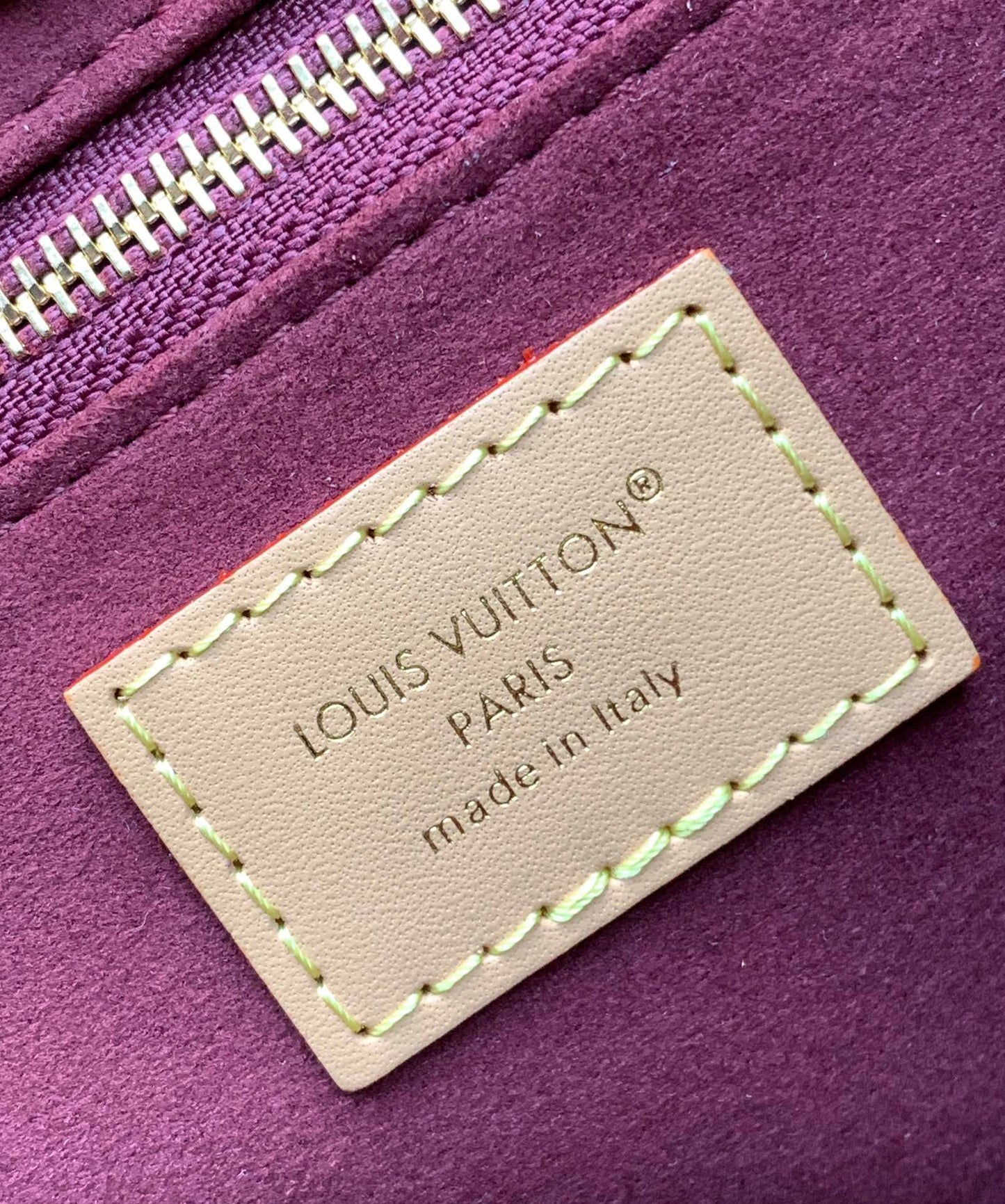 High Quality Louis Vuitton Handbag with Classic Monogram Pattern and Chain Strap