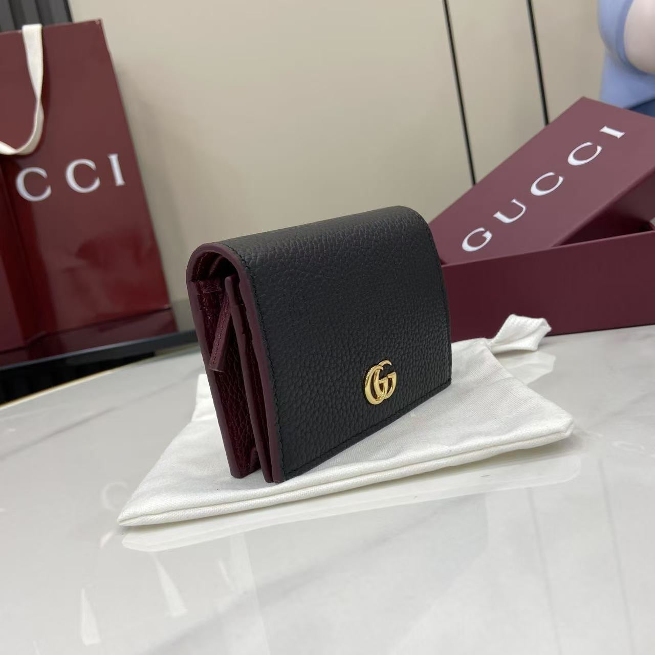 Elegant Black Gucci Wallet With Iconic Gold GG Logo For Timeless Luxury Accessory 456126
