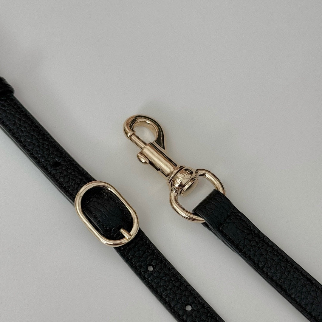 Gucci Black Embossed GG Leather Shoulder Bag with Chunky Gold - Tone Chain Strap 815263