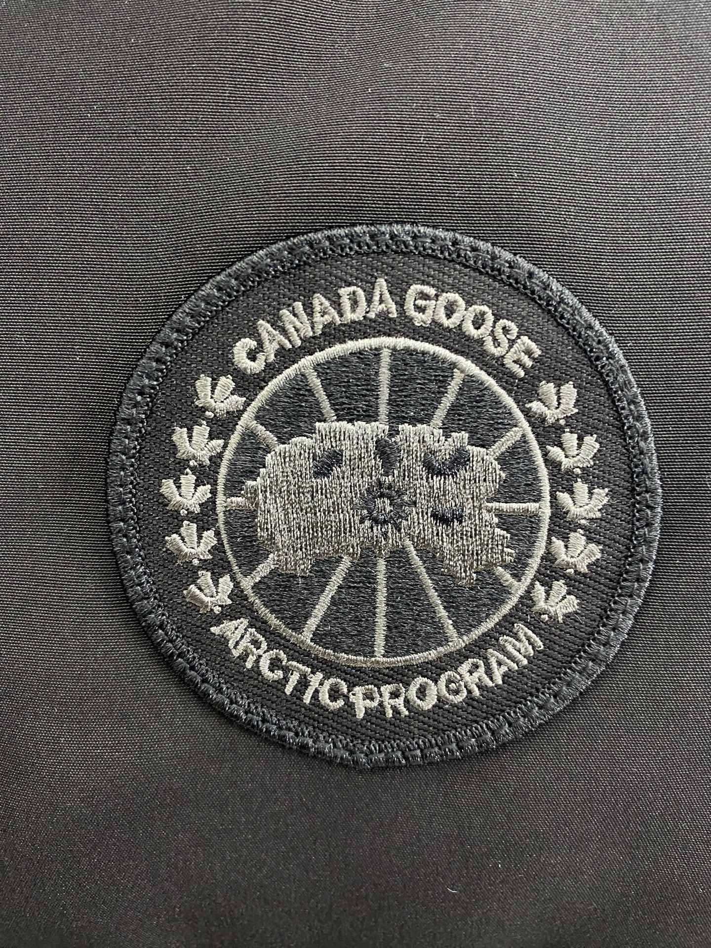 Women's Black Canada Goose Style Down Vest: Classic Winter Warmth