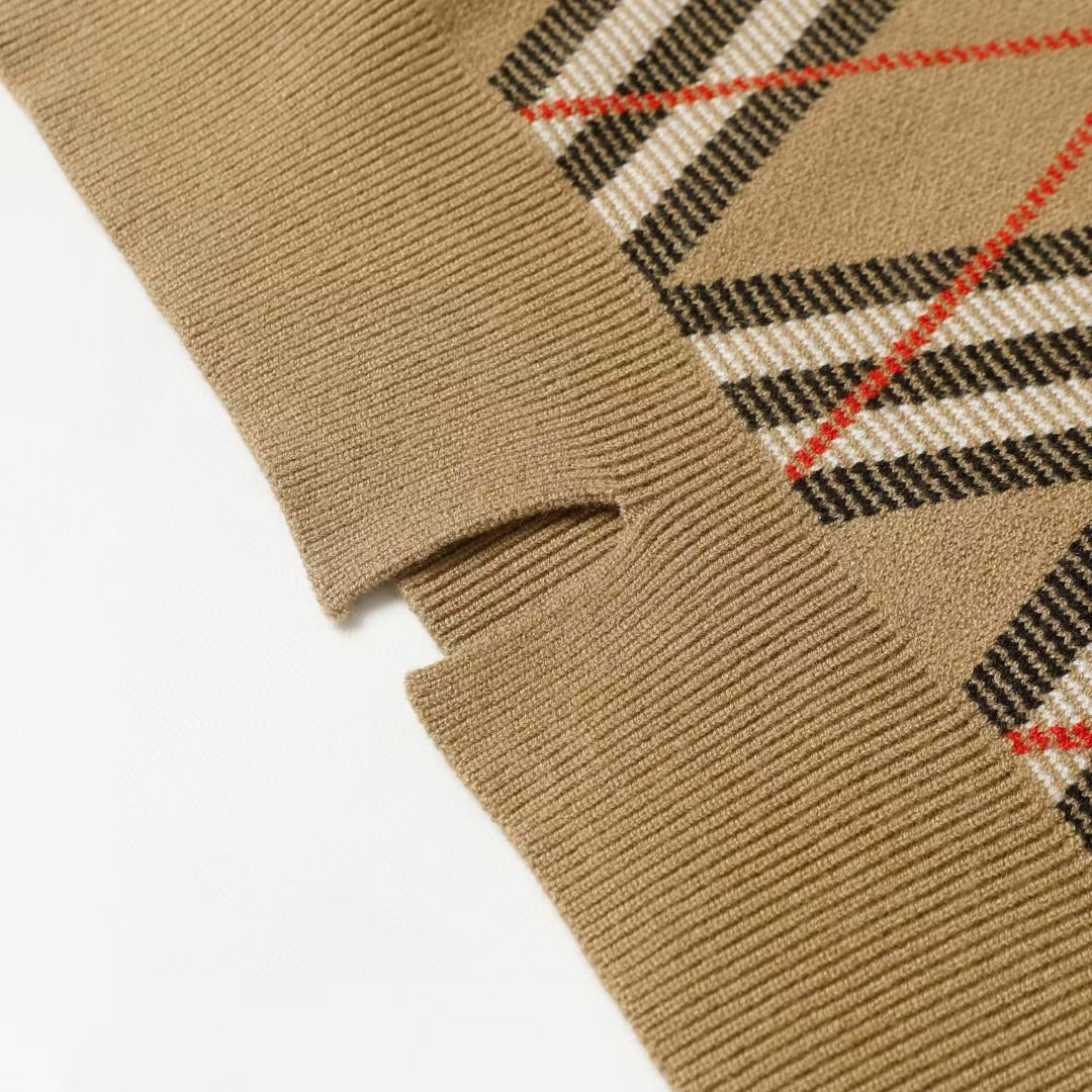 Burberry Men's Argyle Check Pattern Crew Neck Knitted Sweater