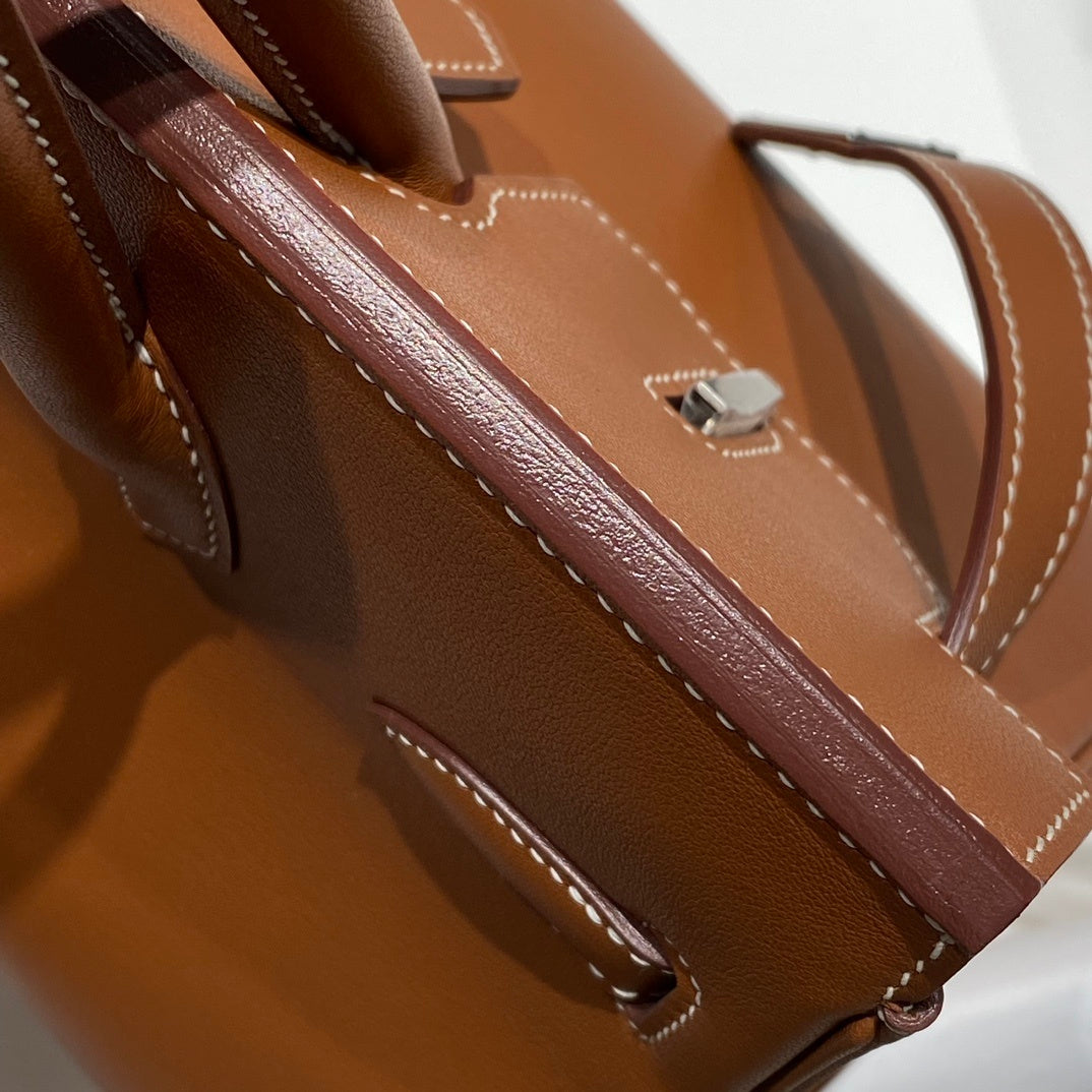 Timeless Hermès Birkin Bag in Classic Brown Leather with Silver Hardware 169