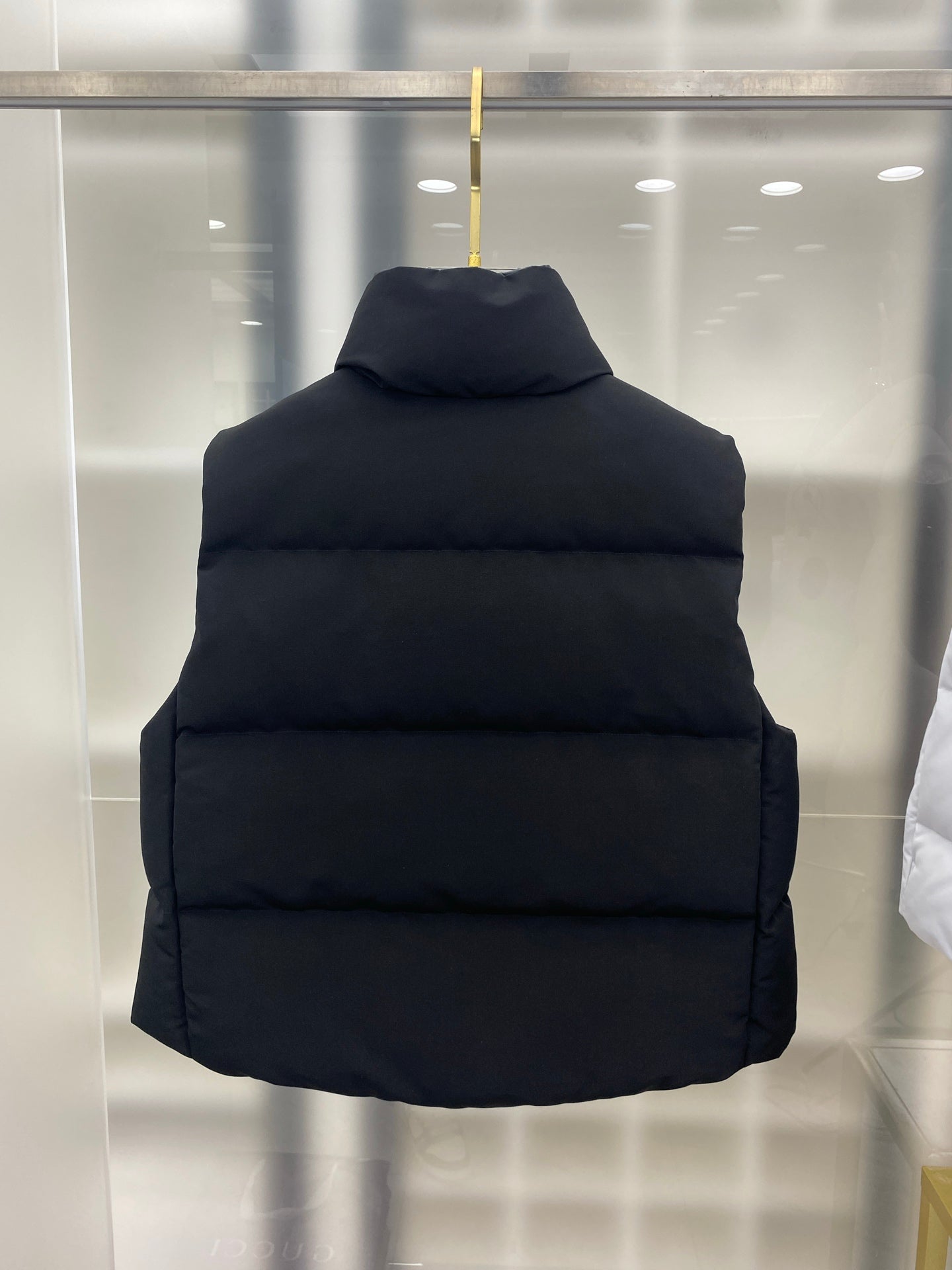 Women's Black Canada Goose Style Down Vest: Classic Winter Warmth