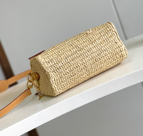 Chic Louis Vuitton Straw Handbag With Leather Accents For Summer Fashion Lovers