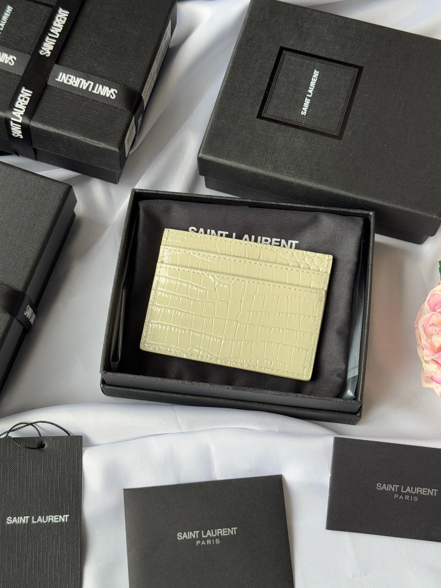 Gorgeous Saint Laurent Croc Embossed Leather Card Holder 423291