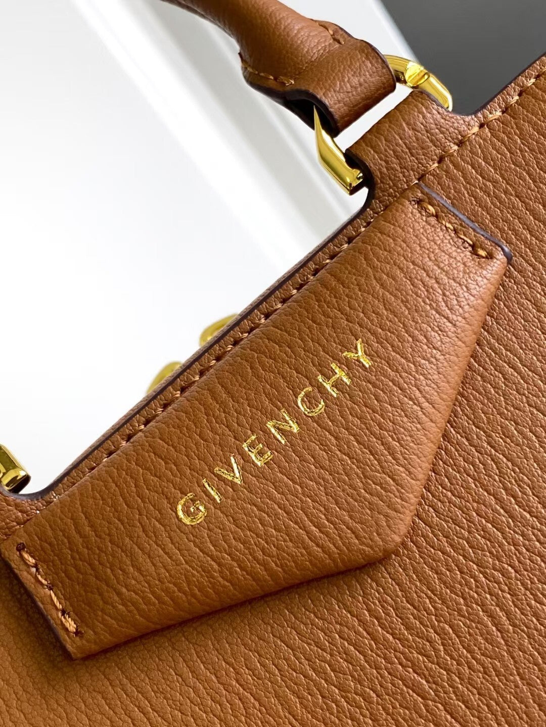 Elegant Givenchy Anyigona Cube Brown Leather Top - Handle Crossbody Bag 1319