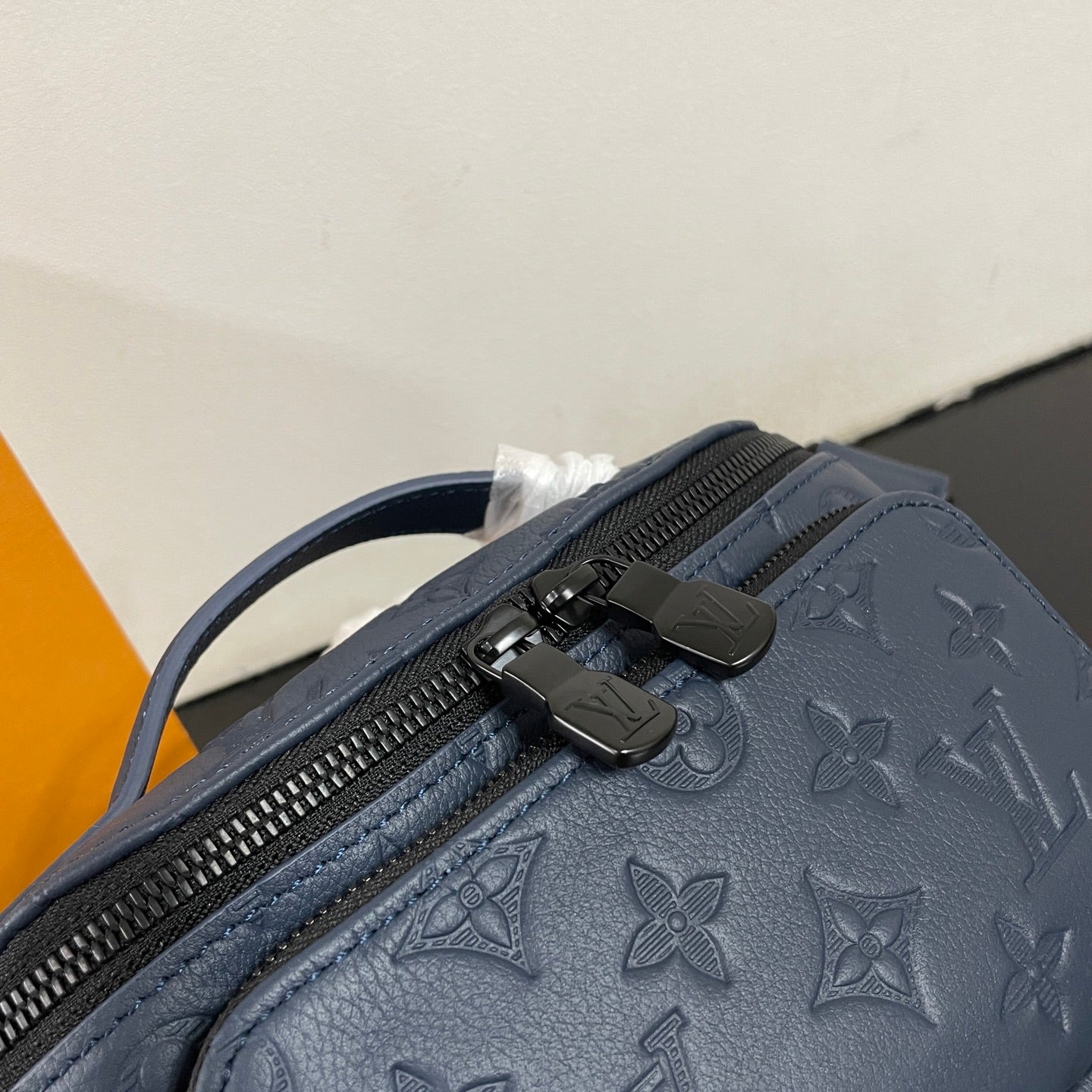 High Quality Louis Vuitton Embossed Leather Bumbag Stylish Design Luxury Fashion Bag