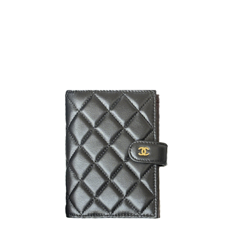 Chanel Black Quilted Leather Compact Wallet With Gold Tone CC Turn - Lock Closure AP3266