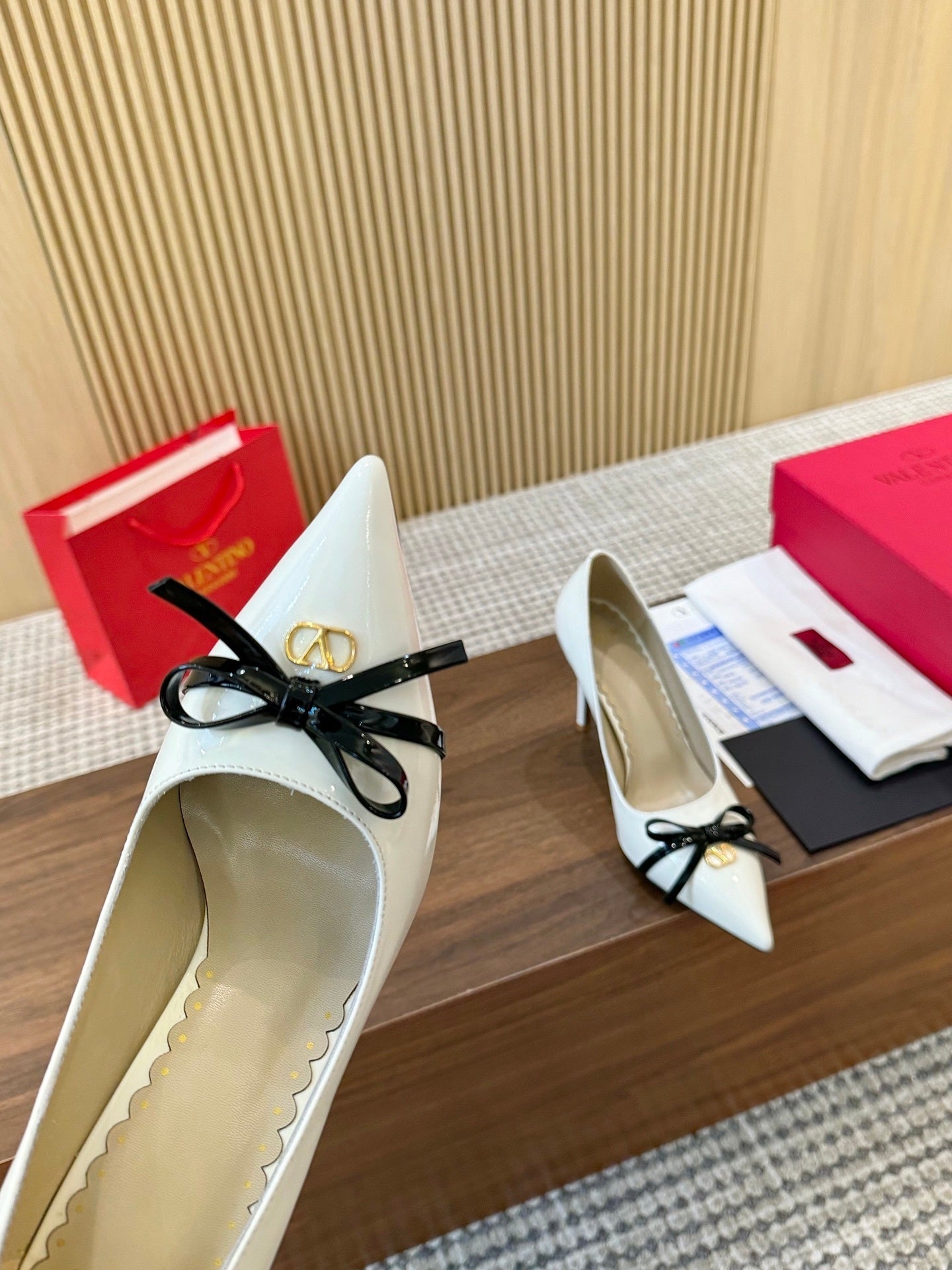 Valentino Women's Pointed Toe Bow High Heels Luxury Patent Leather Pumps
