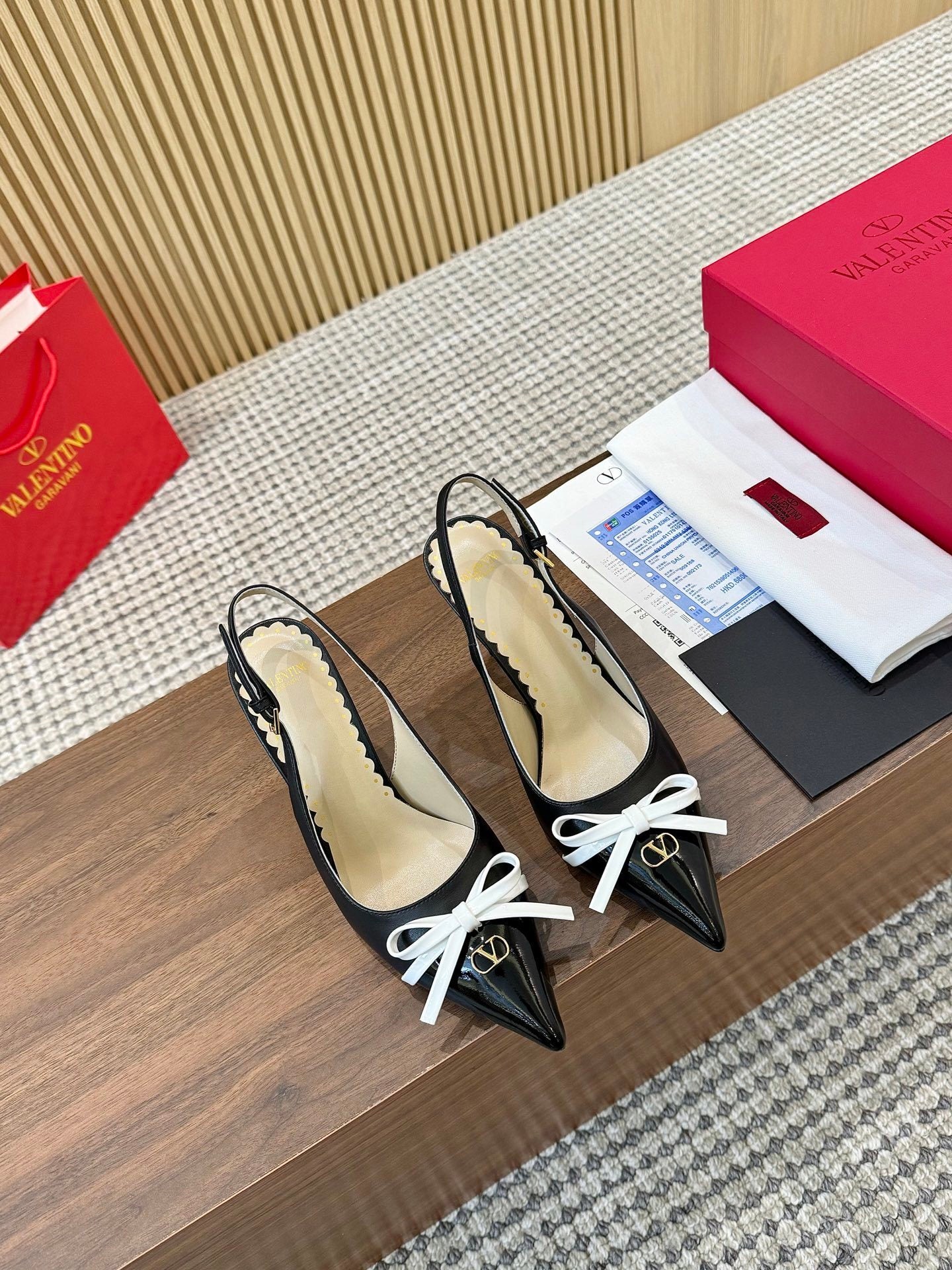 Valentino Women's Pointed Toe Bow High Heels Luxury Patent Leather Pumps