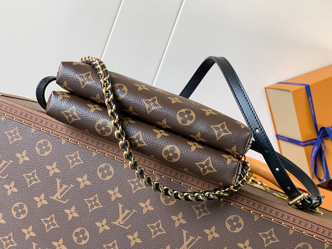 Louis Vuitton Monogram Canvas Chain - Linked Shoulder Bag Stylish Luxury Accessory for Fashionistas