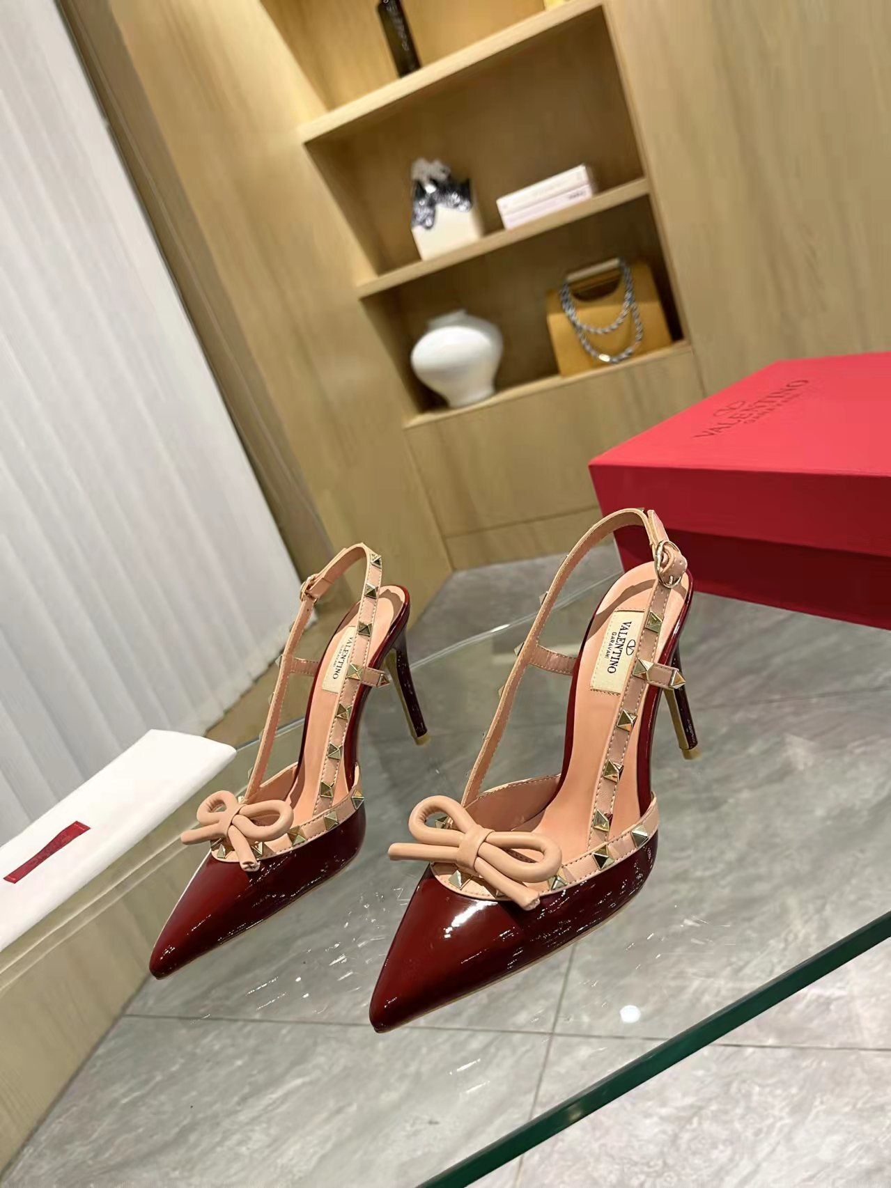 Valentino Women's Pointed Toe Bow High Heels Luxury Patent Leather Pumps