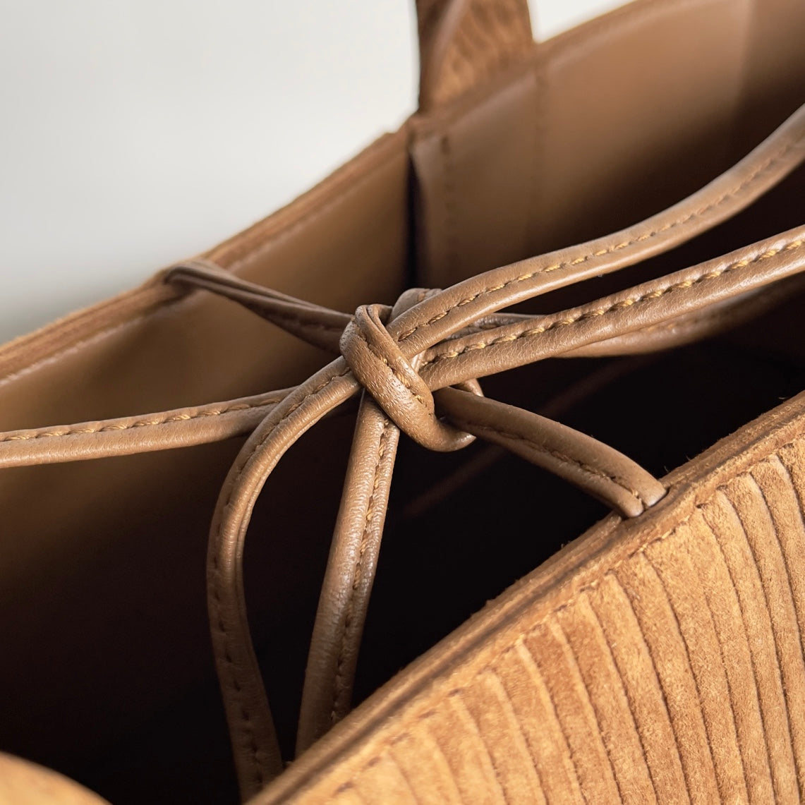 Stylish Bottega Veneta Handbag Crafted With Exquisite Woven Texture For Fashion Lovers BV757822